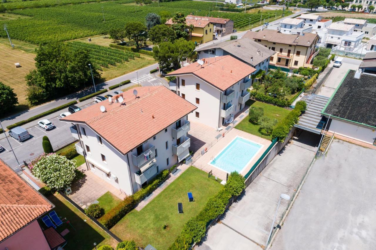 Wolf House - Sirmione Holiday Экстерьер фото