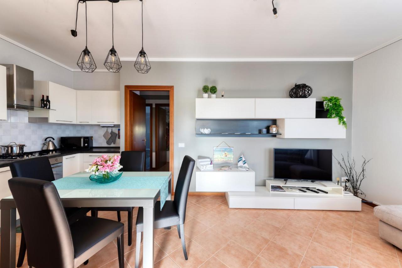 Wolf House - Sirmione Holiday Экстерьер фото