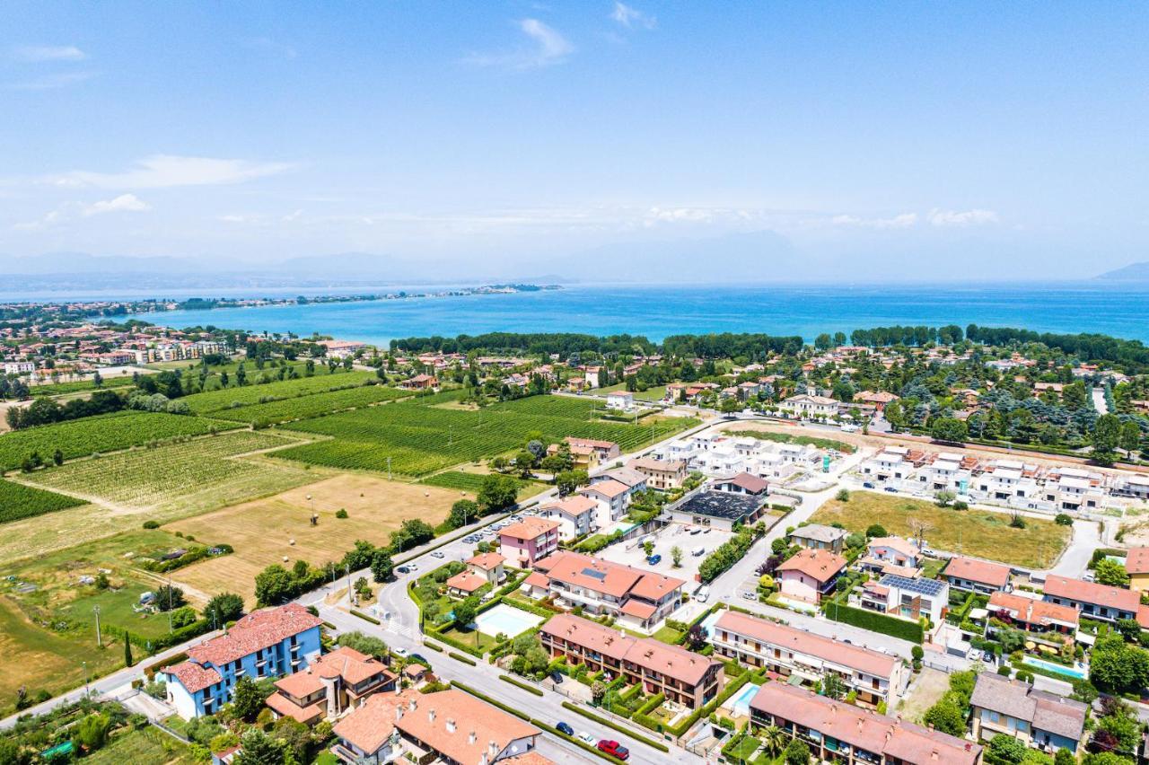 Wolf House - Sirmione Holiday Экстерьер фото