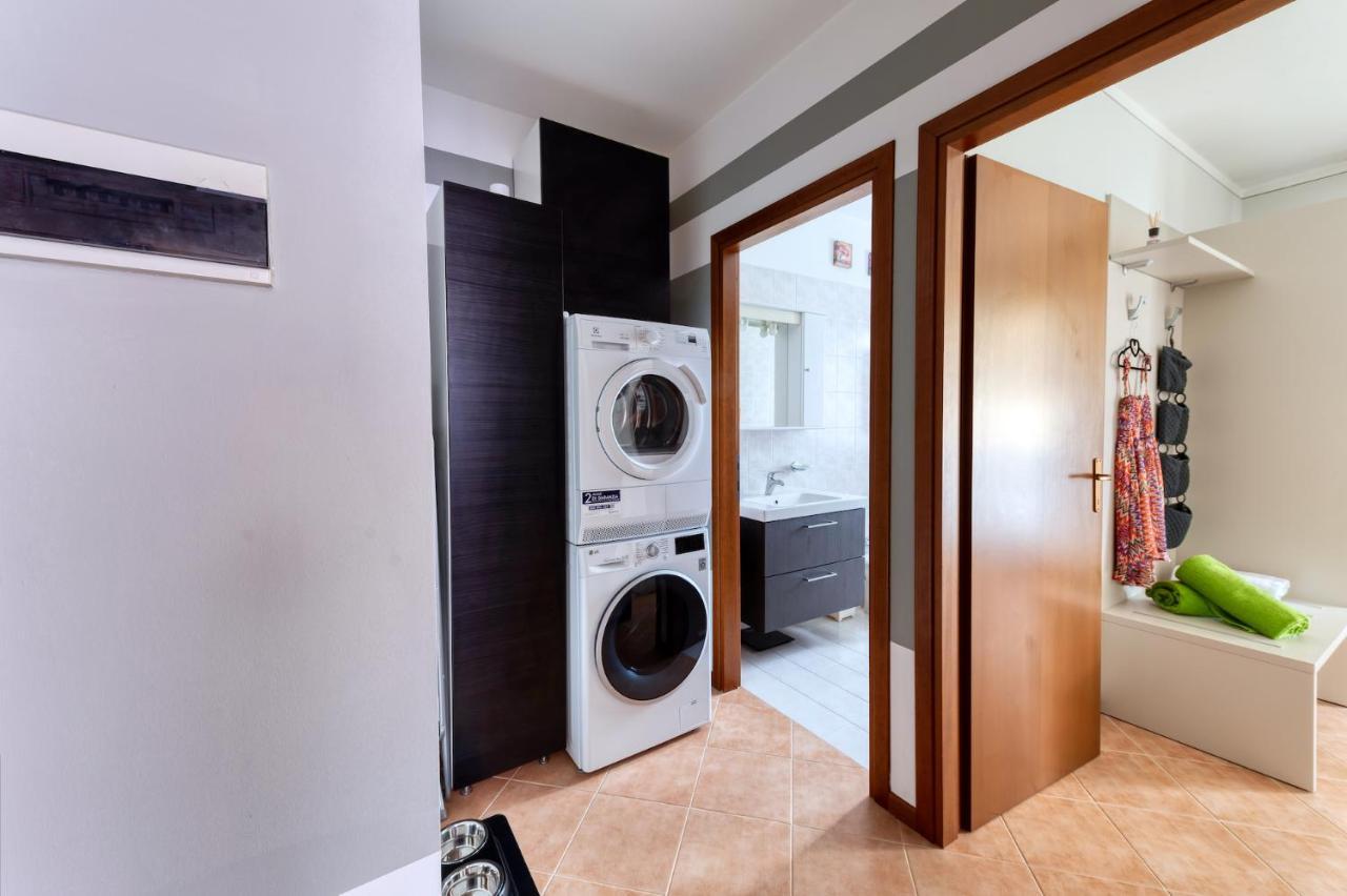 Wolf House - Sirmione Holiday Экстерьер фото
