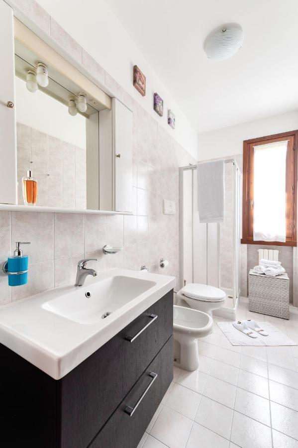 Wolf House - Sirmione Holiday Экстерьер фото