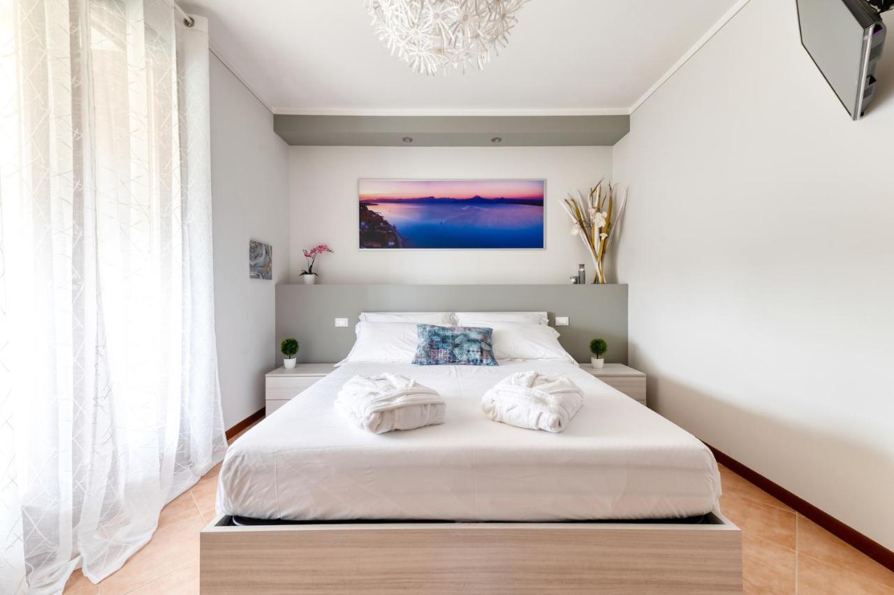 Wolf House - Sirmione Holiday Экстерьер фото