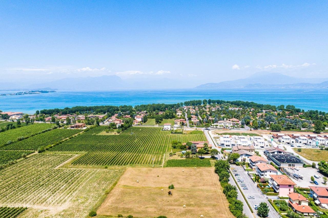 Wolf House - Sirmione Holiday Экстерьер фото