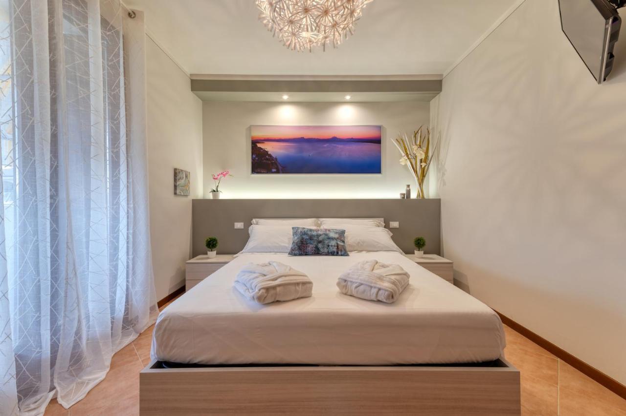 Wolf House - Sirmione Holiday Экстерьер фото