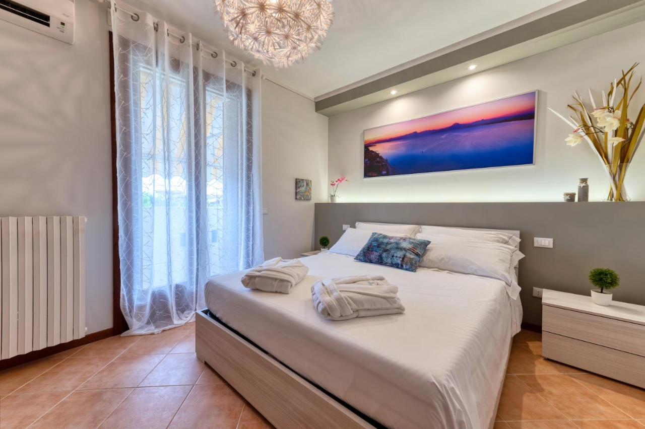 Wolf House - Sirmione Holiday Экстерьер фото