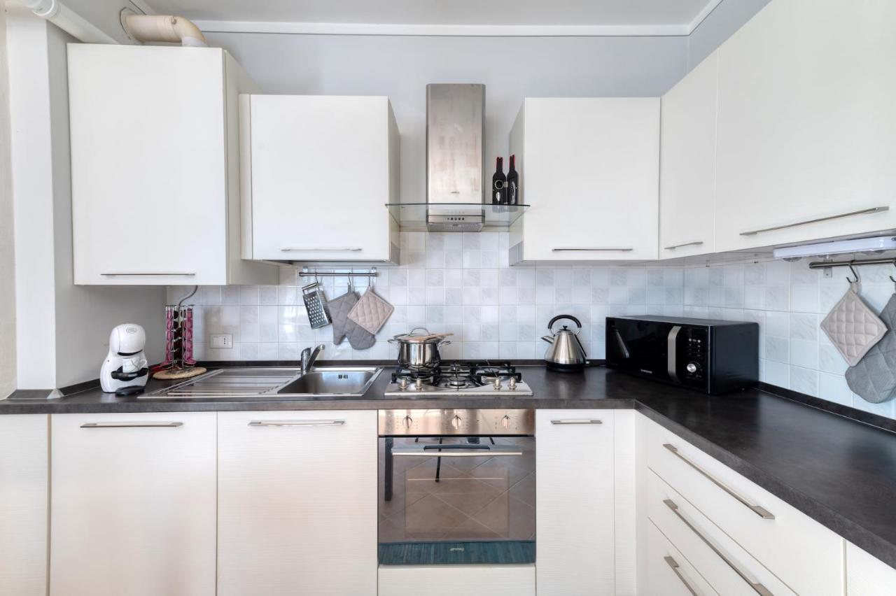 Wolf House - Sirmione Holiday Экстерьер фото
