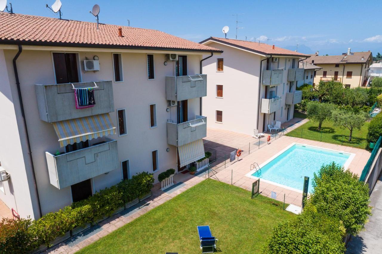 Wolf House - Sirmione Holiday Экстерьер фото