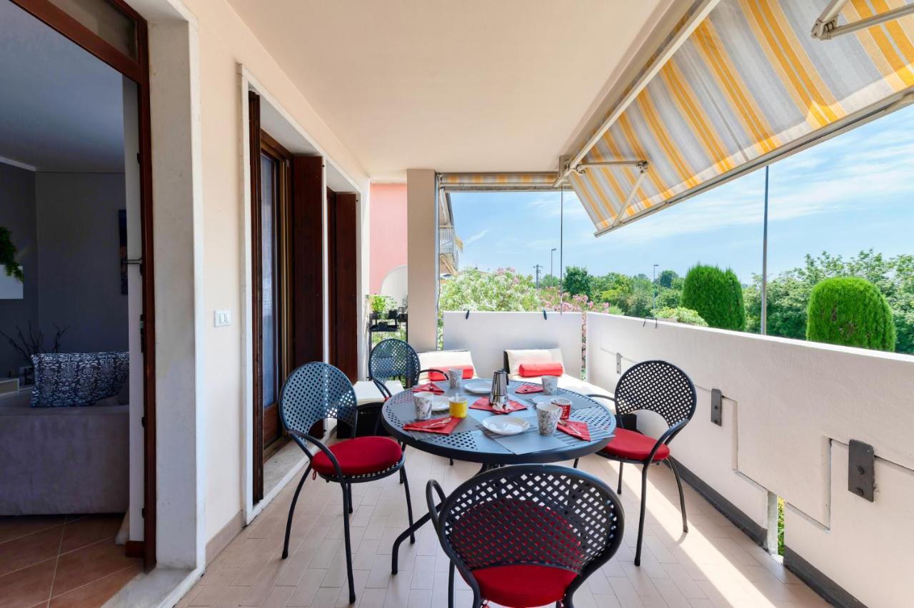Wolf House - Sirmione Holiday Экстерьер фото