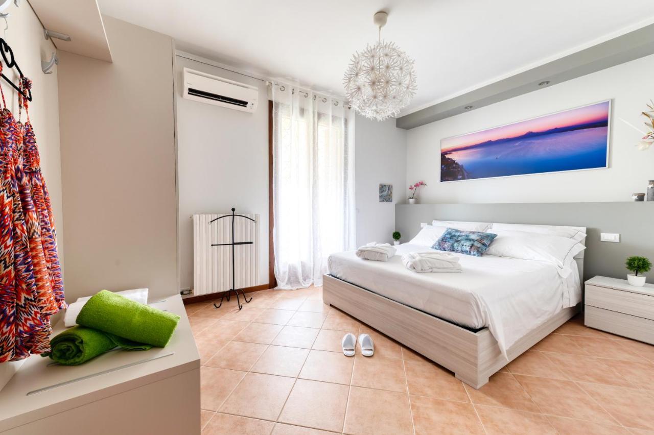Wolf House - Sirmione Holiday Экстерьер фото