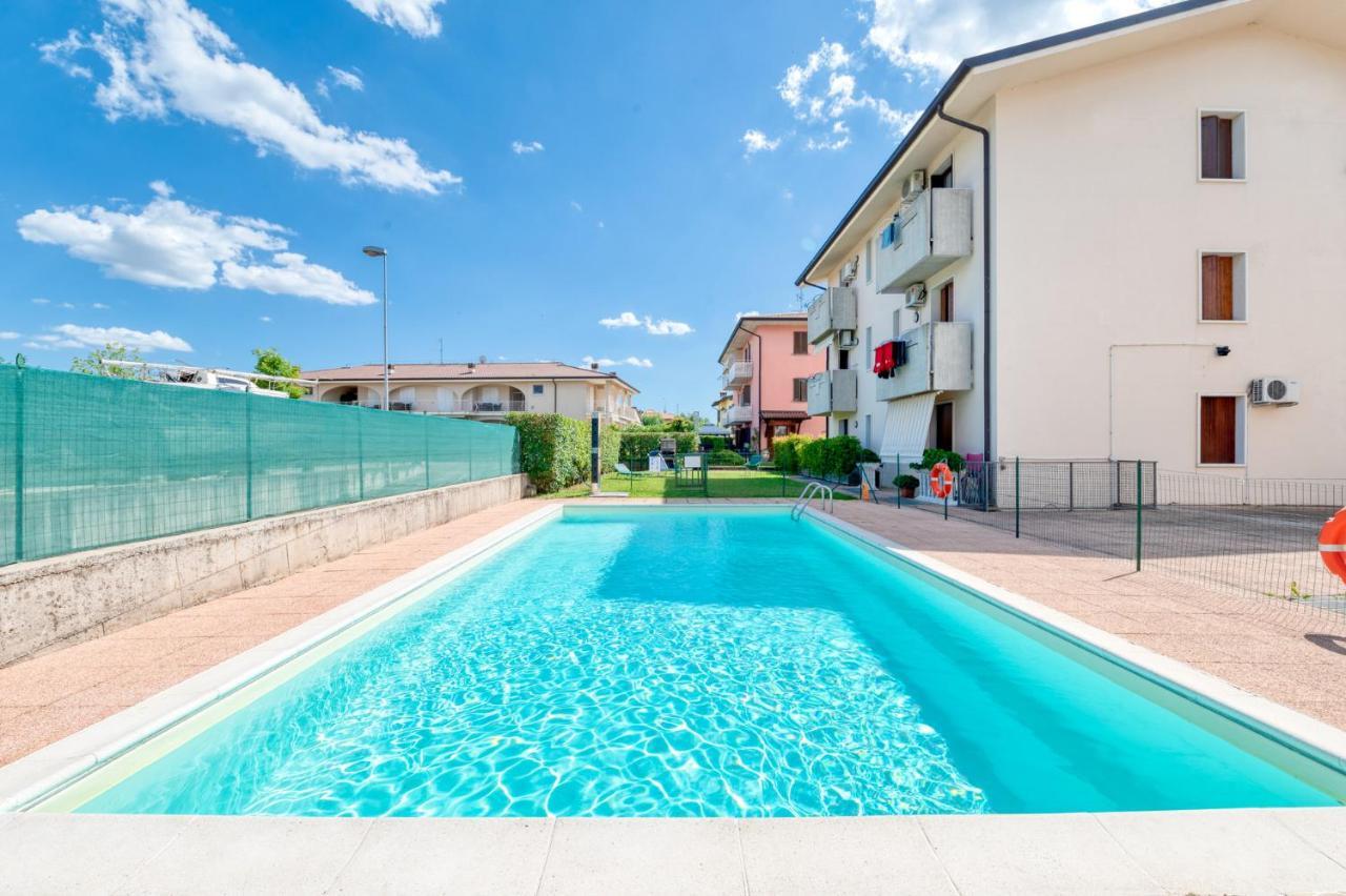 Wolf House - Sirmione Holiday Экстерьер фото