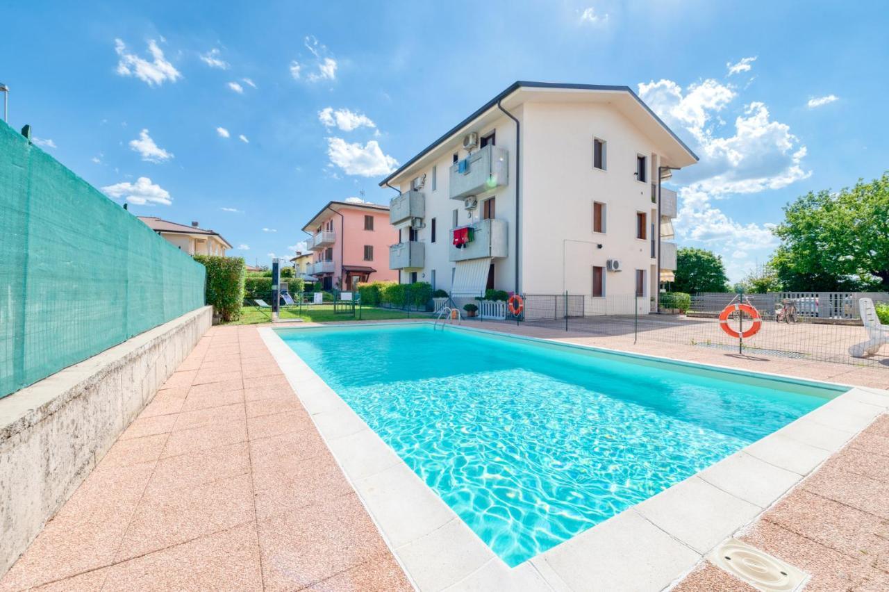 Wolf House - Sirmione Holiday Экстерьер фото