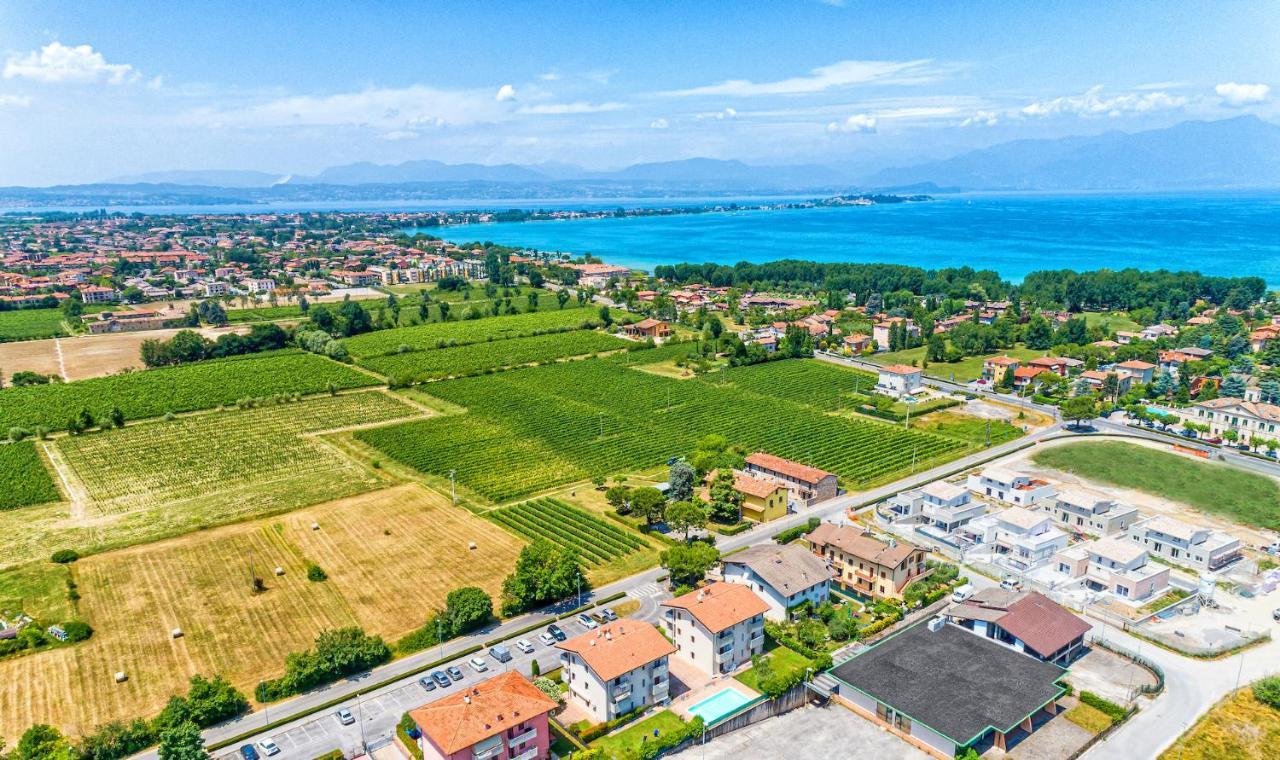 Wolf House - Sirmione Holiday Экстерьер фото