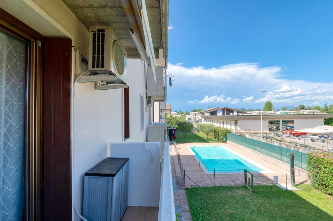 Wolf House - Sirmione Holiday Экстерьер фото