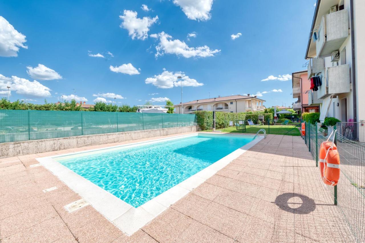 Wolf House - Sirmione Holiday Экстерьер фото